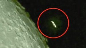 Материнский Корабль Над Луной