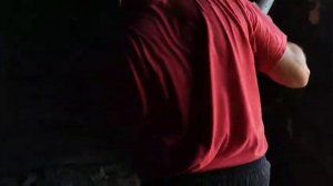 Хлопоты в селе: варим сваркой клетки, готовим места для коров, белим дом и штукатурим сарай.