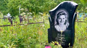 МАМА И ДОЧЬ ЛЕЖАТ РЯДОМ. Дочь копия мамы! КЛАДБИЩЕ НОВОПАВЛОВСКОЕ