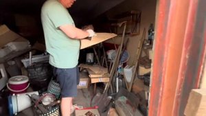 Мы НАШЛИ ЭТО в заброшенном гараже! Змеи в бутылках , странные вещи и... клад