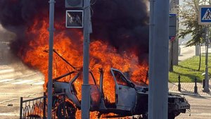 Кадры атаки дрона ВСУ на автомобиль в Белгороде