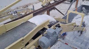Погрузка мешков в авто