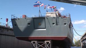 В Санкт-Петербурге торжественно спустили на воду боевой фрегат "Адмирал Амелько"