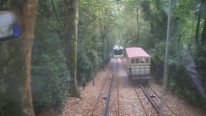 Поездка на фуникулере в городе Брага, Португалия