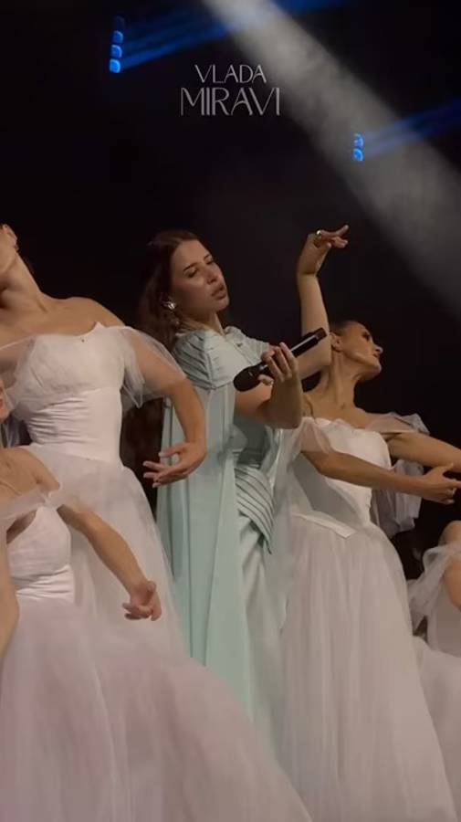 Москва 21 августа встретимся в Зеленом театре на ВДНХ😍 Концерт с оркестром, балетом и хором #miravi смотреть онлайн