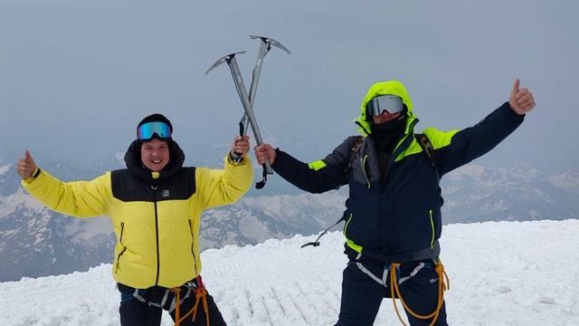 Мысковчане Сергей и Константин Кондрашовы успешно покорили Эльбрус.