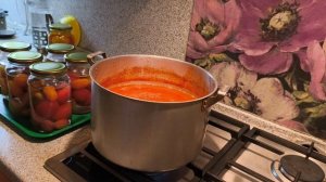 Томаты в собственном соку без шкуры и семян.