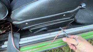 Демонтаж музыки из ВАЗ 2106: теперь заводская полка.