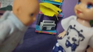 В животе арбуз вырастет? 🤔🤣🤣 Сабрина и Артём: весёлые истории кукол Барби.