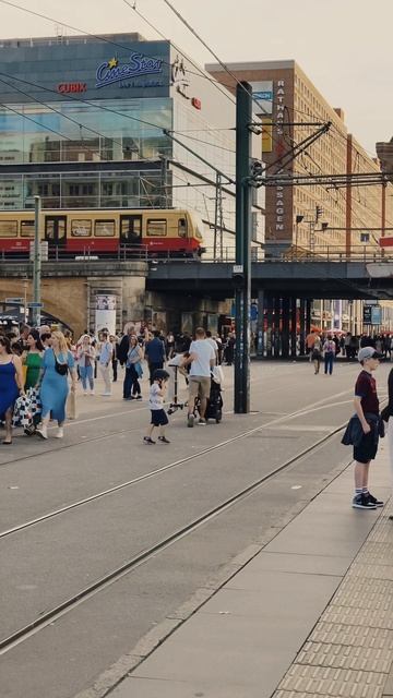 Alex #berlin #fyp #walking #4k