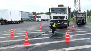 В Ярославле на улице Магистральной следили за весом и габаритами грузовых автомобилей