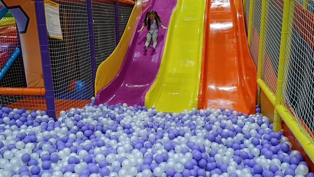 Настя в семейном парке развлечений смотреть онлайн