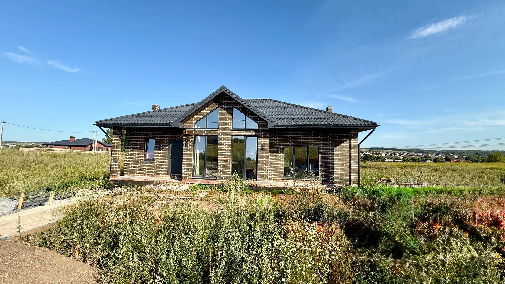 Великолепный дом в живописном районе Эстачей смотреть онлайн