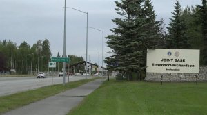 Внимание всего мира приковано к военной базе Эльмендорф-Ричардсон на Аляске