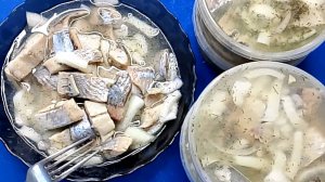 СЕЛЬДЬ В УКСУСНО-МАСЛЯНОЙ ЗАЛИВКЕ,ПРЕСЕРВЫ
