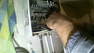 Чистим от пыли и грязи газовую колонку.