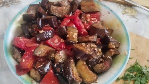 Мое фирменное блюдо,можно есть в теплом виде,а можно как холодную закускуБаклажаны с орехами!!!