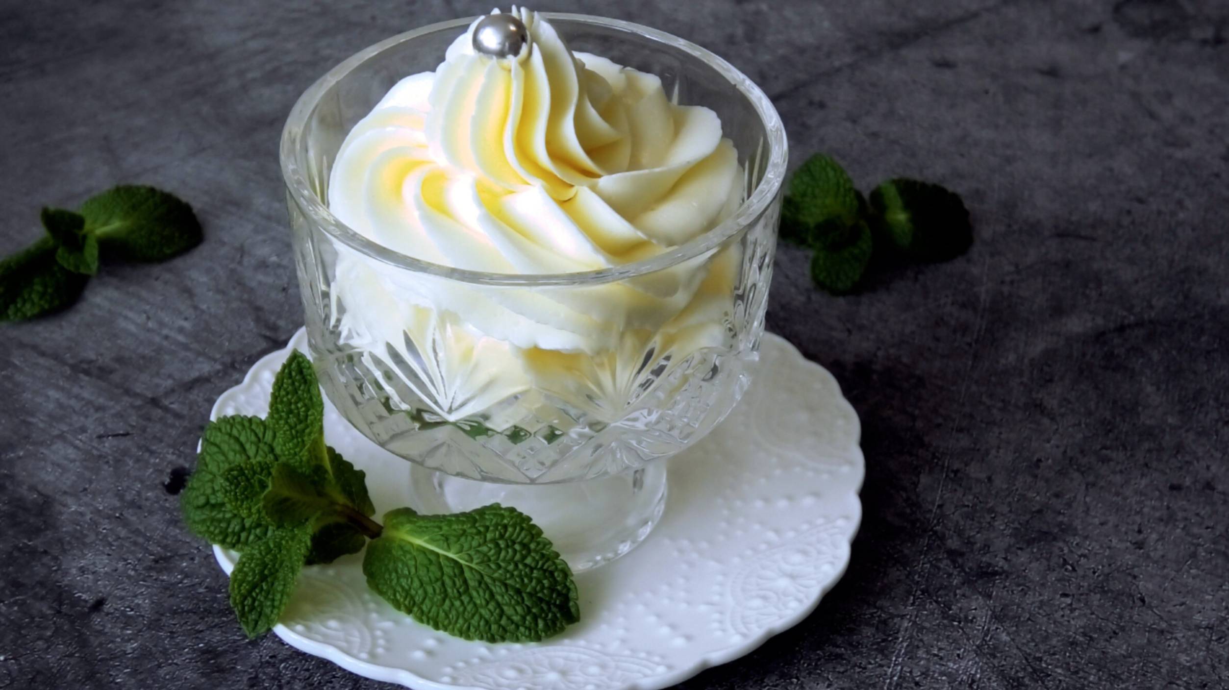 Классический масляный крем на молочном сиропе. Вкусный крем для тортов и пирожных.