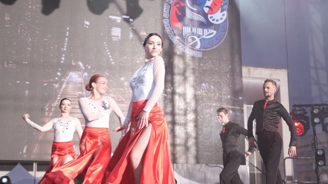 Праздничный концерт "Disco party" смотреть онлайн