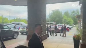 Лавров прибыл в отель на Аляске в свитере с надписью «СССР»