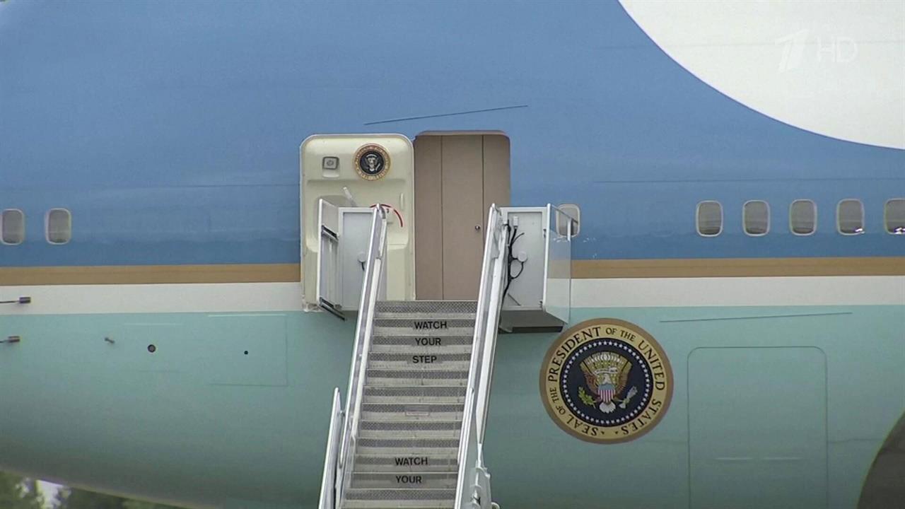 Лайнер с Дональдом Трампом на борту уже совершил посадку на базе Эльмендорф-Ричардсон