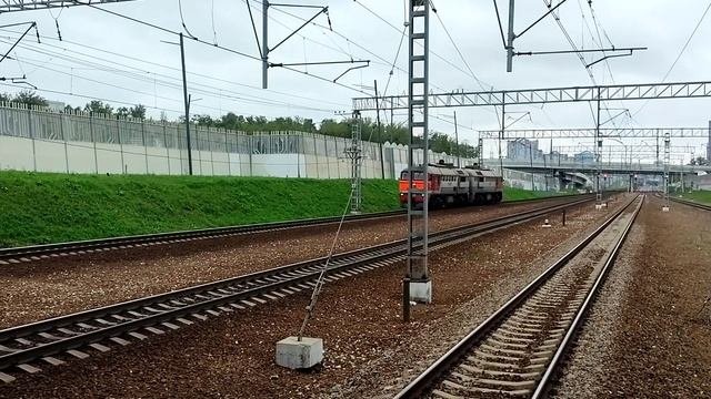 Тепловоз 2М62-0327 (ТЧЭ-2) следует резервом.
