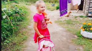 Последний загар этим летом...Собрала урожай кабачков, капусты,🥦 огурцов 🥒 и помидоры 🍅.