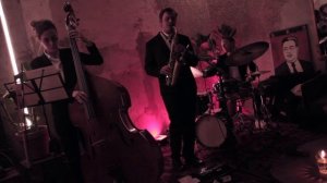 Live At Introvert - Макс Беженов