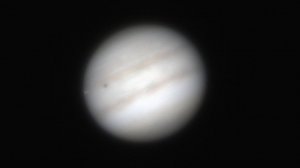 Ио - спутник планеты Юпитер, отбрасывает тень на планету, реальное видео с телескопа