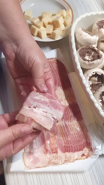 Грибы ШАМПИНЬОНЫ с сыром и беконом на углях! #shorts  #рецепт #еда смотреть онлайн