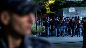 Сторонники Карапетяна вышли на митинг возле здания суда в Ереване