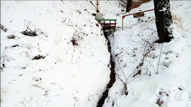 Окрестности деревни Ужевка, Родник и памятник партизанам..2018 г.