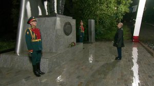 Владимир Путин в Магадане почтил память советских и американских летчиков