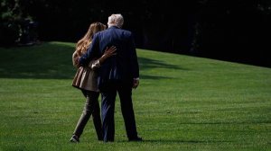 Трамп одобрил миллиардный иск Меланьи к сыну Байдена за клевету