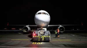 Российский самолет Ту-214ПУ приземлился в аэропорту Анкориджа