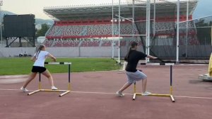 Упражнение с использованием барьера