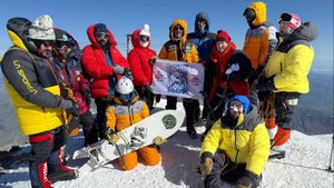 Фрагменты восхождения группы проекта "Голодный Эльбрус" на вершину Эльбруса. 14 августа 2025 года