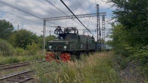 Поезда на Магнитогорском металлургическом комбинате. Промышленные электровозы везут грузы