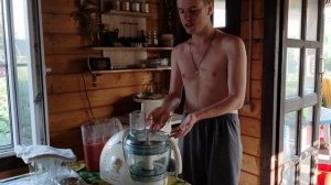 Томатный сок руками Артема