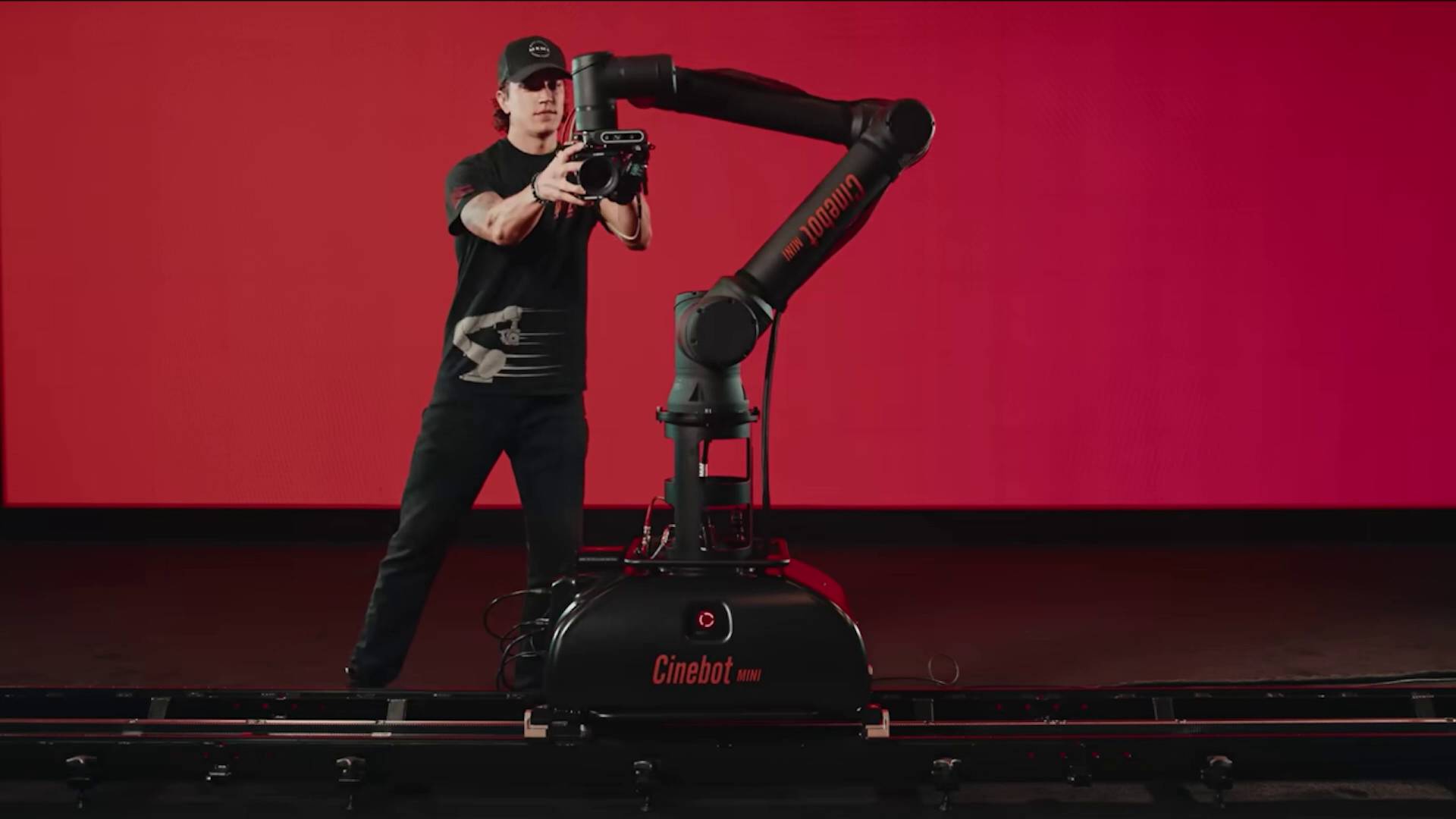 Зачем покупать Cinebot Mini? смотреть онлайн