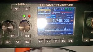 Море, пляж и радио.