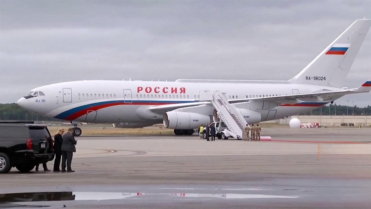 На Аляске приземлился борт номер один с президентом России на борту