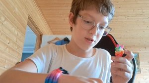 перо из резинок