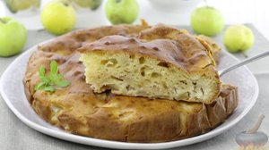 Выручалочка для уютного чаепития. ЯБЛОЧНАЯ ШАРЛОТКА НА КЕФИРЕ