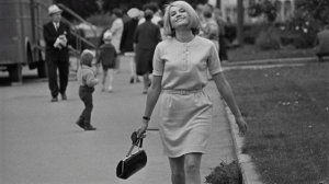 "Королева красоты"
музыка Арно Бабаджанян
стихи Анатолий Горохов