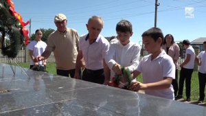 В ауле Бесленей возложили цветы к мемориальному комплексу «Мать- черкешенка»