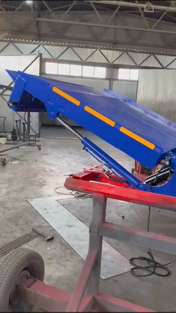 Новинка! Автомобиль Sitrak - 3 в одном: бортовой + КМУ + эвакуатор... смотреть онлайн