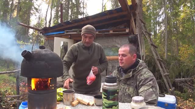 Живем на озере. Ловим рыбу на квадратные удочки. Улов порадовал. Вечер в уютной избе. #1 смотреть онлайн