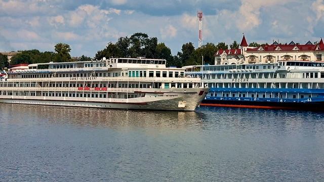 теплоход от «Владимира Ильича» к «Санкт-Петербургу»