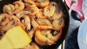 Жарим королевские креветки